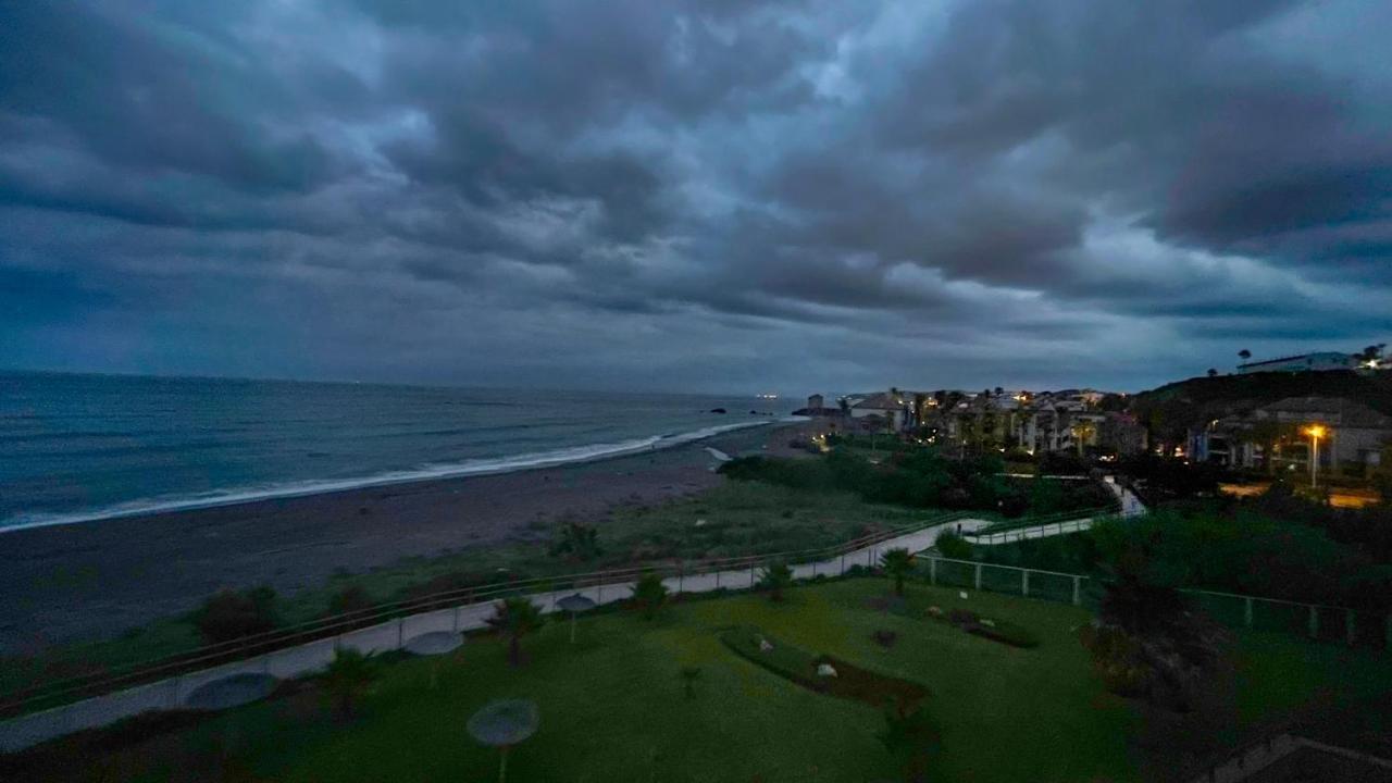 Exclusive Luxury Frontline Beach Penthouse Casares Del Mar - Estepona Екстериор снимка